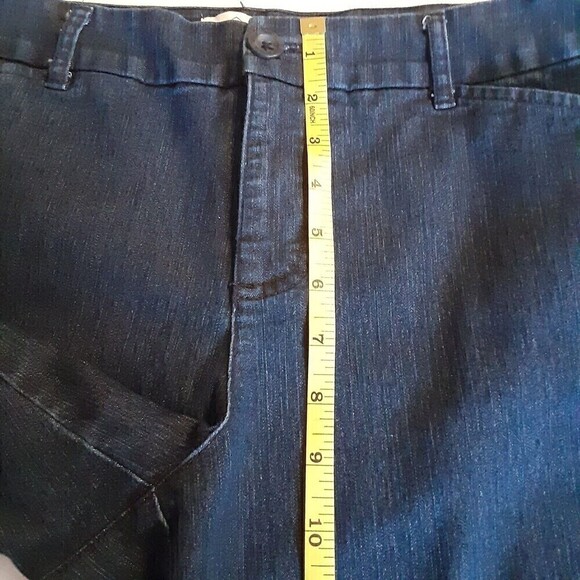 St John’s Bay Women’s Denim Blue Bermuda Jean Shorts Size 12P Machine Washable - Picture 4 of 7